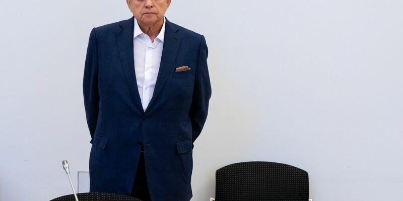 Schuhbeck war im Oktober 2022 vor dem Landgericht München I wegen Steuerhinterziehung in Millionenhöhe zu drei Jahren und zwei Monaten Haft verurteilt worden. - Foto: Sven Hoppe/dpa
