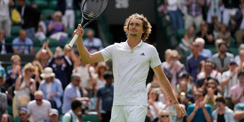 Alexander Zverev jubelt nach seinem Sieg. - Foto: Alastair Grant/AP/dpa