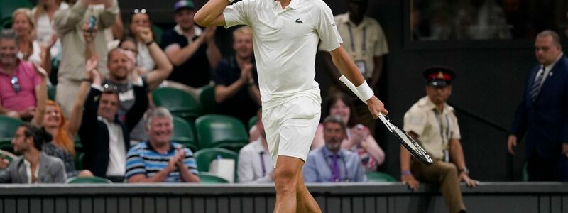 Novak Djokovic ist in Wimbledon einfach nicht zu schlagen und feiert den 33. Sieg in Serie. - Foto: Alberto Pezzali/AP/dpa