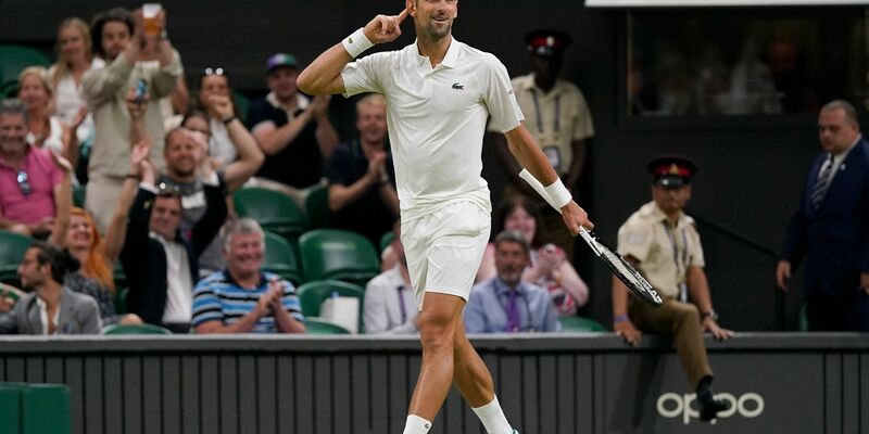 Novak Djokovic aus Serbien reagiert nach einem Punktgewinn. - Foto: Alberto Pezzali/AP/dpa