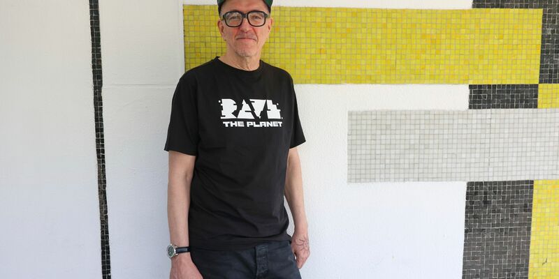 Dr. Motte gibt den Takt vor: Die zweite Auflage der Berliner Techno-Party läuft an. - Foto: Jörg Carstensen/dpa