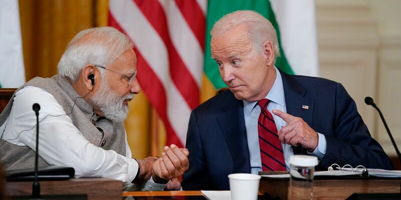 US-Präsident Joe Biden (r.) im Gespräch mit Narendra Modi, Premierminister von Indien. - Foto: Evan Vucci/AP/dpa