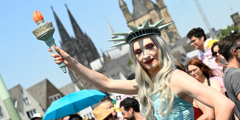 Die ColognePride gehört mit dem CSD in Berlin die größte in Deutschland. - Foto: Roberto Pfeil/dpa