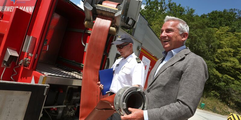 Baden-Württembergs Innenminister Thomas Strobl (CDU) bei einer Übung in Külsheim - Foto: Karl-Josef Hildenbrand/dpa
