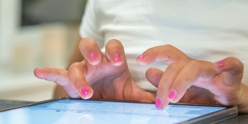 Im Kampf gegen sexuelle Gewalt im Internet sind aus Expertensicht neue polizeiliche Online-Strategien nötig. - Foto: Mohssen Assanimoghaddam/dpa