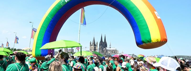 Die ColognePride ist nach Berlin die zweitgrößte CSD-Parade in Deutschland. - Foto: Roberto Pfeil/dpa