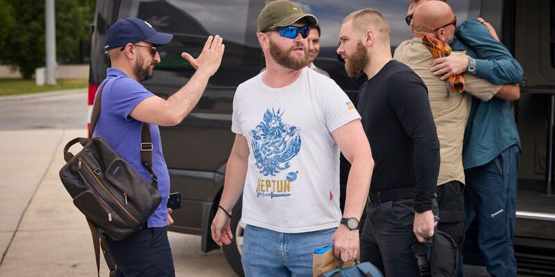 Fünf Kommandeure der Verteidigung des Stahlwerks Azovstal sind in die Ukraine zurückgekehrt. - Foto: Ukraine Presidency/Ukraine Presi/Planet Pix via ZUMA Press Wire/dpa