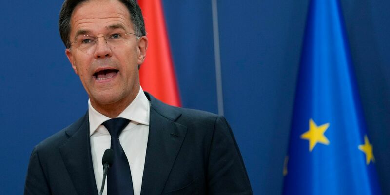 Der niederländische Premier Mark Rutte will bei einer Neuwahl nicht mehr als Kandidat seiner rechtsliberalen Partei VVD antreten. - Foto: Darko Vojinovic/AP