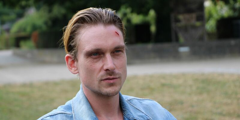 Schauspieler Daniel Sträßer bei Dreharbeiten zum SR-Tatort «Jackpot». - Foto: Katja Sponholz/dpa