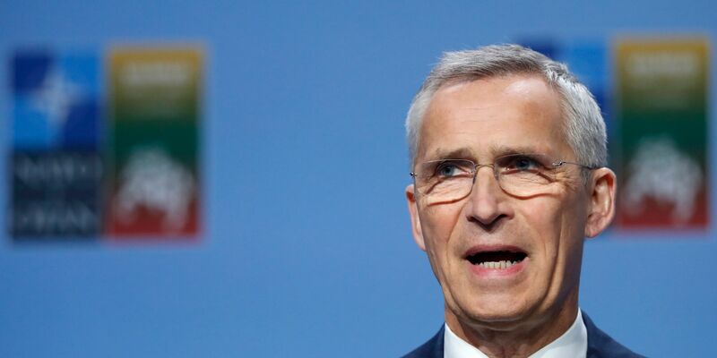 Kündigte bereits 2022 an, dass künftig 300.000 Soldaten für mögliche Nato-Einsätze in hoher Bereitschaft gehalten werden sollten: Nato-Generalsekretär Jens Stoltenberg. - Foto: Mindaugas Kulbis/AP/dpa