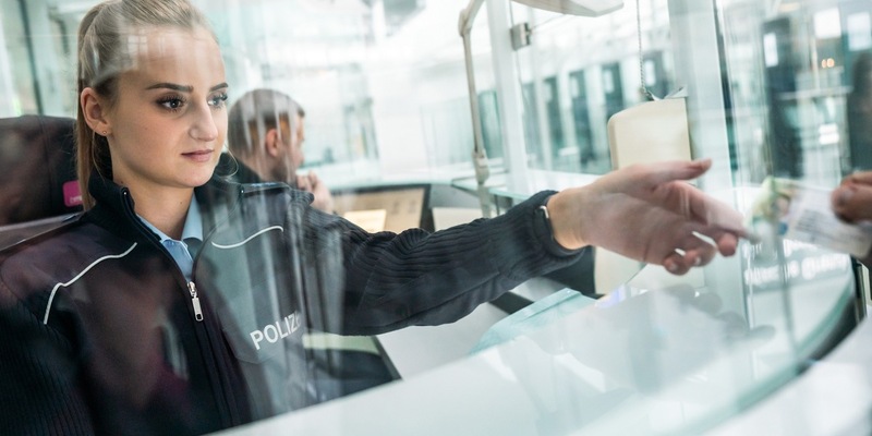 Bundespolizeidirektion München: Drei Schleusungen am Flughafen München aufgedeckt - Foto: presseportal.de