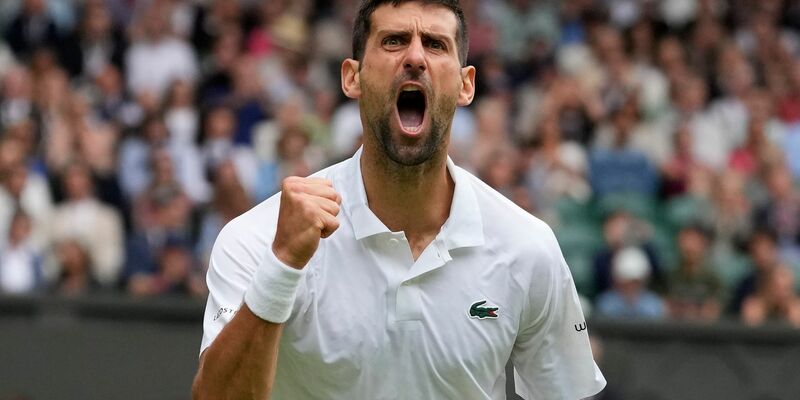 Novak Djokovic ist in sein neuntes Wimbledon-Finale eingezogen. - Foto: Kirsty Wigglesworth/AP/dpa