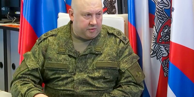 General Surowikin wurde seit der Meuterei Ende Juni nicht mehr gesehen. Er war nach britischer Einschätzung für Wagner-Chef Jewgeni Prigoschin ein Verbindungsmann mit dem russischen Verteidigungsministerium. - Foto: Uncredited/Rusian Defense Ministry Press Service/AP/dpa