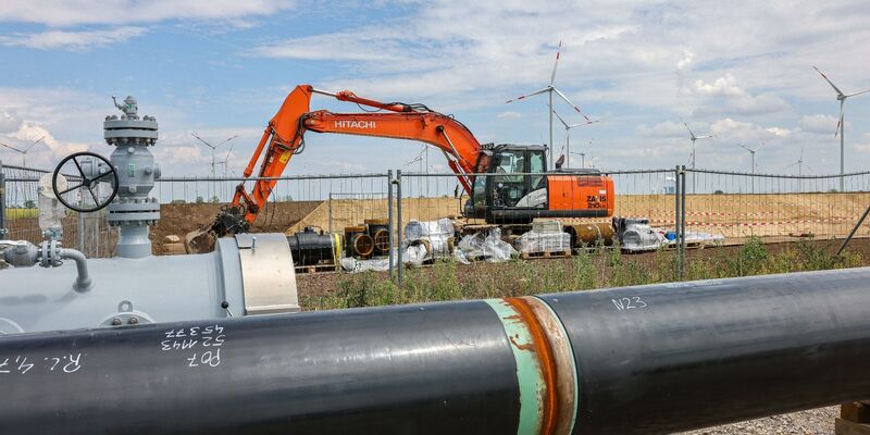 Rohre einer künftigen Wasserstoffleitung: Wasserstoff soll eine Schlüsselrolle beim klimafreundlichen Umbau der Wirtschaft spielen. - Foto: Jan Woitas/dpa