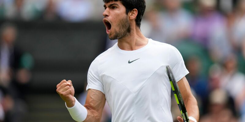 Carlos Alcaraz jubelt. - Foto: Kirsty Wigglesworth/AP/dpa
