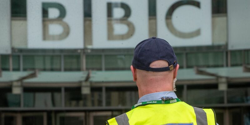 Der Druck auf die BBC, den Namen des Moderators öffentlich zu machen, wächst. - Foto: Tayfun Salci/ZUMA/dpa