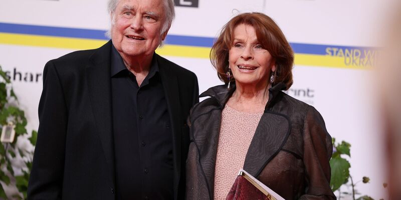 Senta Berger und ihr Ehemann Michael Verhoeven im Mai bei der Verleihung des Deutschen Filmpreises. - Foto: Gerald Matzka/dpa