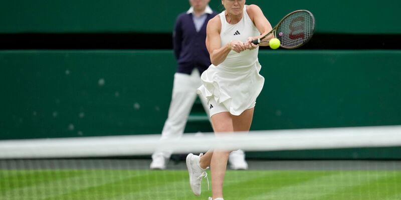 Musste ohne Wimbledon-Sieg aus England abreisen: Jelina Switolina. - Foto: Kin Cheung/AP/dpa