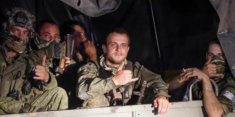 Angehörige der Wagner-Gruppe sitzen hier noch in Rostow am Don, Russland. Inzwischen sollen sie sich in Belarus aufhalten. - Foto: -/AP/dpa