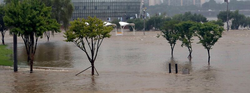 Massive Regenfälle lösen in Südkorea mehrere Erdrutsche und Stromausfälle aus. - Foto: NEWSIS/XinHua/dpa