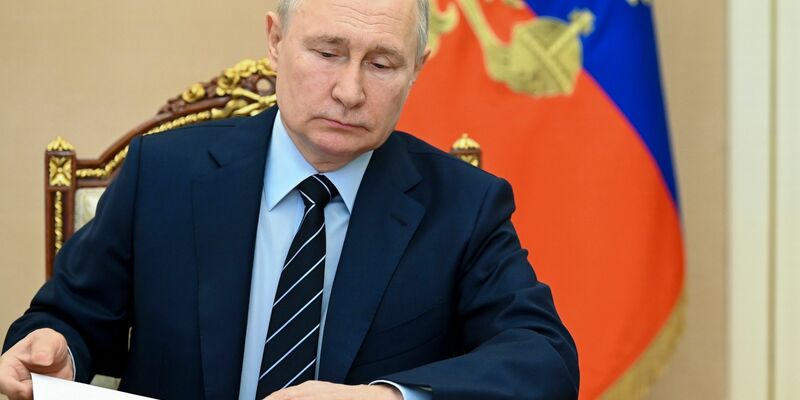 Wladimir Putin hat angedroht, im Krieg gegen die Ukraine auch Streubomben zu verwenden. - Foto: Aleksey Babushkin/Pool Sputnik Kremlin/AP/dpa