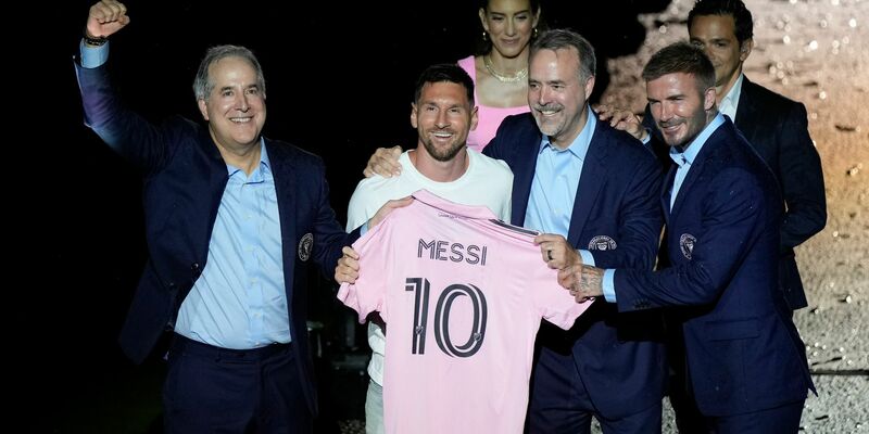 Messi spielt weiter für Inter Miami. (Archivbild) - Foto: Rebecca Blackwell/AP/dpa