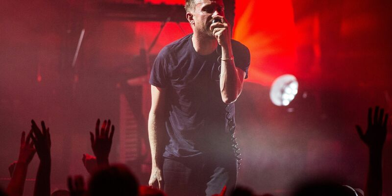 Damon Albarn 2017 bei einem Konzert in Berlin. - Foto: Christophe Gateau/dpa