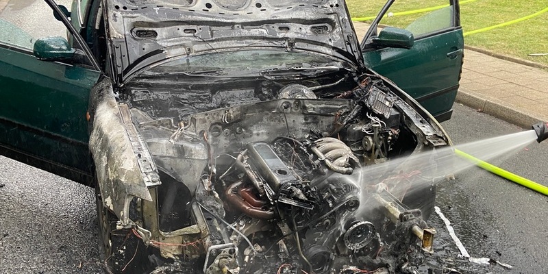 FW-SE: Feuer zerstört Hallenkomplex - Foto: presseportal.de