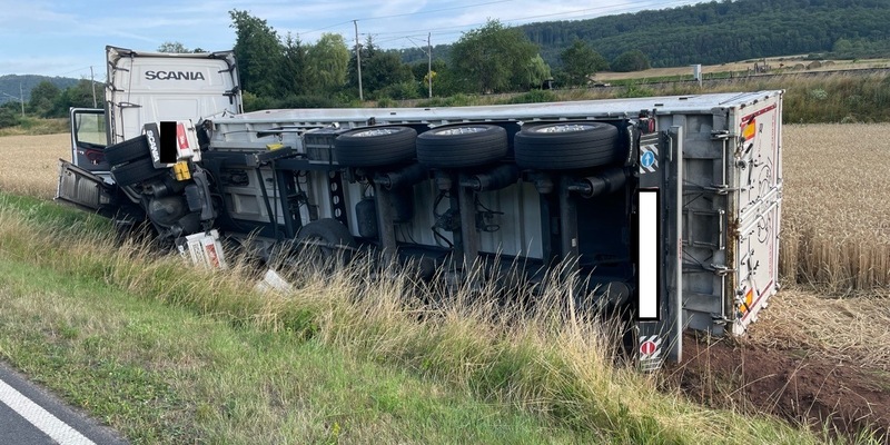 POL-PDNW: umgekippter LKW - Foto: presseportal.de
