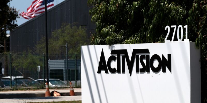 Vor dem Activision-Gebäude in Santa Monica, Kalifornien. Microsoft kommt dem Kauf des Videospiele-Riesen Activision Blizzard immer näher. - Foto: Richard Vogel/AP