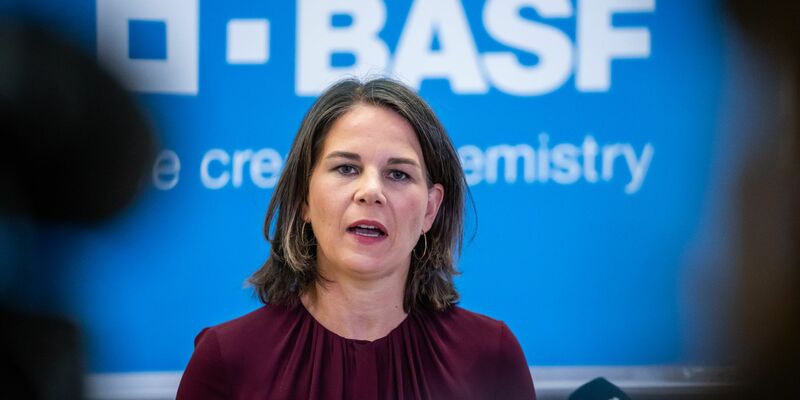 Außenministerin Annalena Baerbock besucht die BASF-Zentrale in Ludwigshafen - Foto: Michael Kappeler/dpa