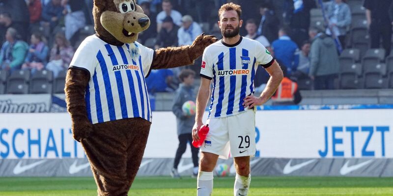 Lucas Tousart (r) wechselt innerhalb Berlins zu Union. - Foto: Soeren Stache/dpa