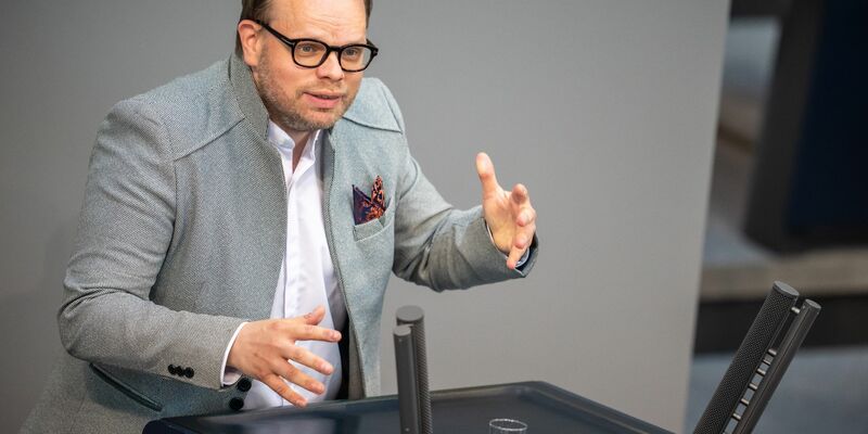 Helge Lindh (SPD) ärgert sich über einen Vorschlag aus den Reihen der CDU. - Foto: Michael Kappeler/dpa