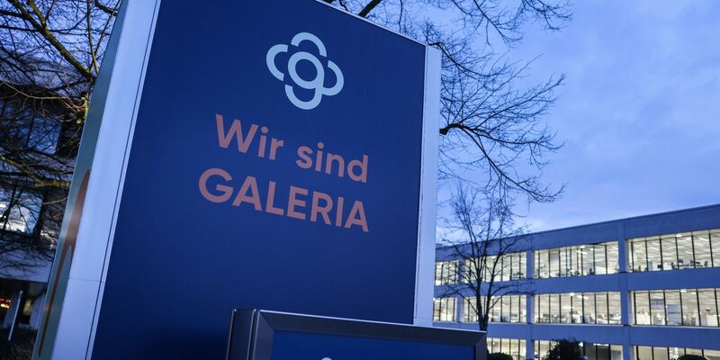 Lokale Besonderheiten sollen in Zukunft bei der Sortiment-Gestaltung der Galeria-Filialen berücksichtigt werden. - Foto: Oliver Berg/dpa