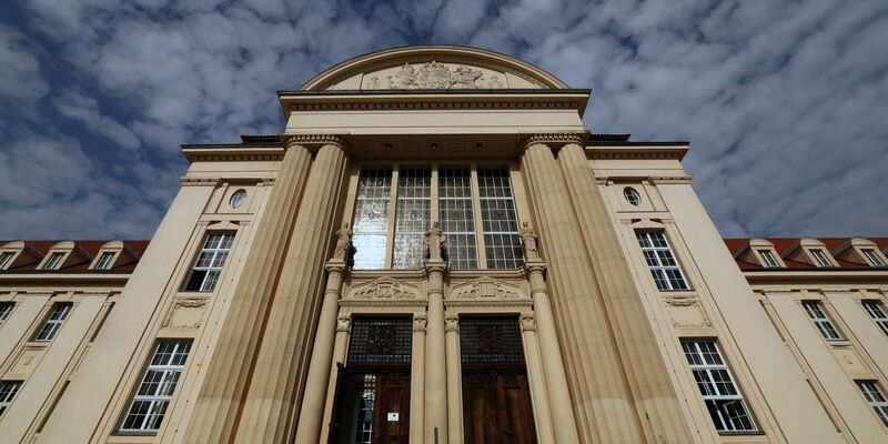 Das Landgericht in Schwerin. - Foto: Bernd Wüstneck/dpa