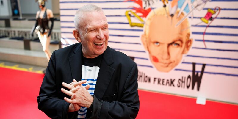 Modeschöpfer Jean Paul Gaultier bei der Deutschland-Premiere der „Fashion Freak Show in München. - Foto: Matthias Balk/dpa
