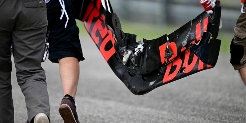 Ein Unfall von Sergio Pérez und heftiger Regen haben die Fahrer wertvolle Trainingszeit gekostet. - Foto: Balint Szentgallay/ZUMA Press Wire/dpa