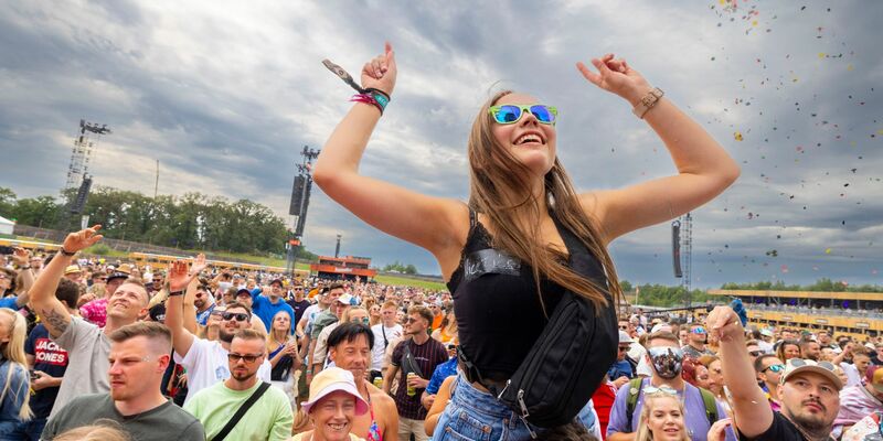 Das Parookaville in Weeze am Niederrhein ist eines der größten Elektro-Festivals in Europa. - Foto: Christoph Reichwein/dpa