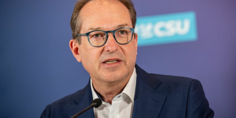 CSU-Landesgruppenchef Alexander Dobrindt ist mit der Leistung der Ampel-Koalition nicht wirklich zufrieden. - Foto: Michael Kappeler/dpa