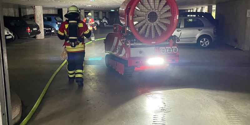 FW Konstanz: Mehrere brennende Fahrzeuge in Tiefgarage - Foto: presseportal.de