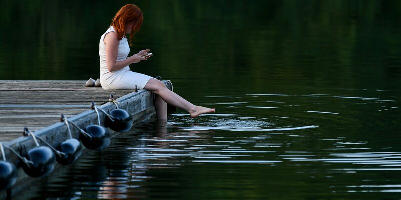 Auch im Urlaub wollen viele eine stabile Internetverbindung. - Foto: Edith Geuppert/dpa