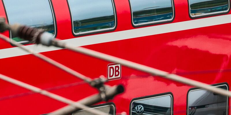 In Mecklenburg-Vorpommern ist es in einem Zug zu rassistisch motivierter Gewalt gekommen. - Foto: Frank Molter/dpa