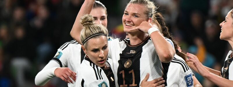 Auch das 2:0 steuerte Deutschlands Spielführerin bei. - Foto: Sebastian Christoph Gollnow/dpa