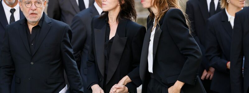 Frankreichs Première Dame Brigitte Macron kommt zur Trauerfeier. - Foto: Thomas Padilla/AP/dpa