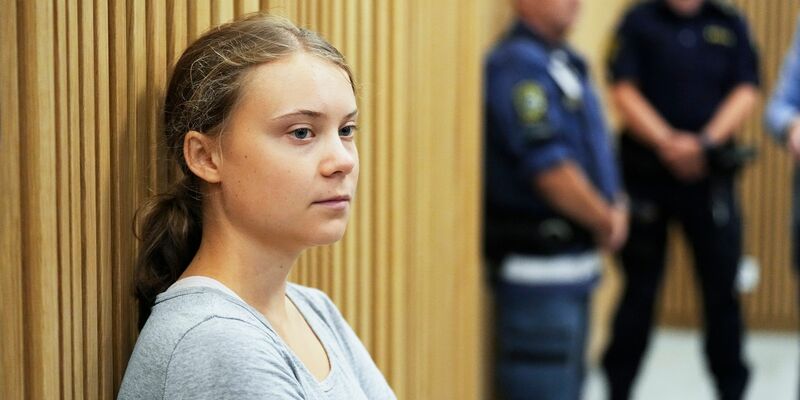 Greta Thunberg wird vorgeworfen, Anweisungen der Polizei missachtet zu haben. Ihr droht ein Bußgeld. - Foto: Pavel Golovkin/AP/dpa