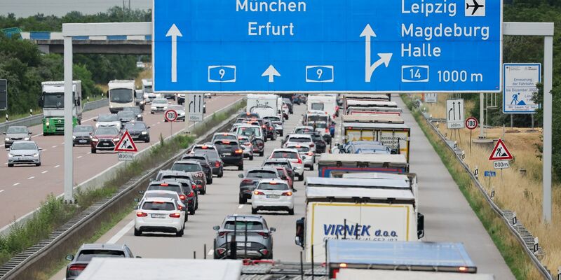 Stau auf der A9 bei Leipzig. - Foto: Jan Woitas/dpa