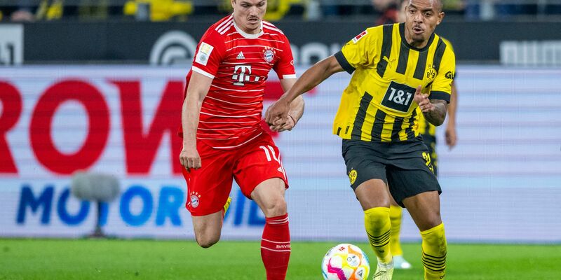 Marcel Sabitzer (l) unterschrieb bis 2027 beim BVB. - Foto: David Inderlied/dpa