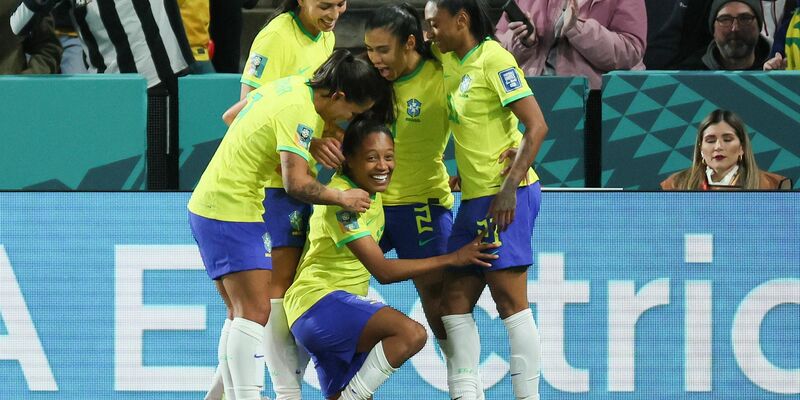 Brasilien startete mit einem 4:0-Sieg in die WM. - Foto: James Elsby/AP/dpa