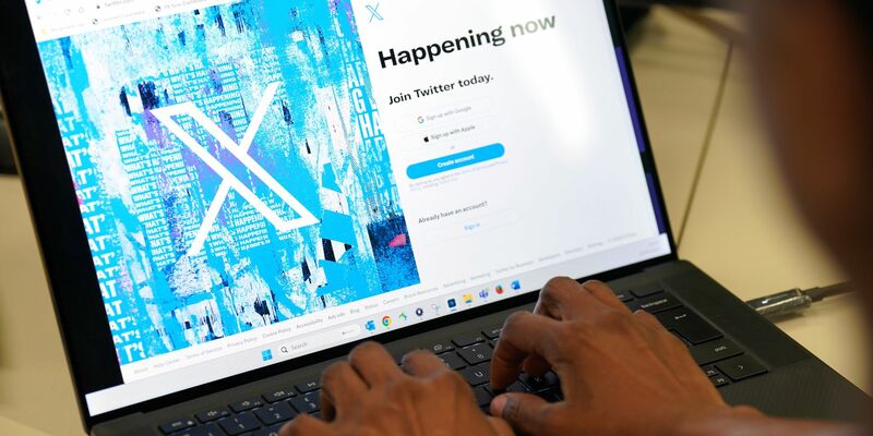 Twitter wird X - die Web-Adresse lautet aber weiterhin twitter.com. - Foto: Jonathan Brady/PA/dpa