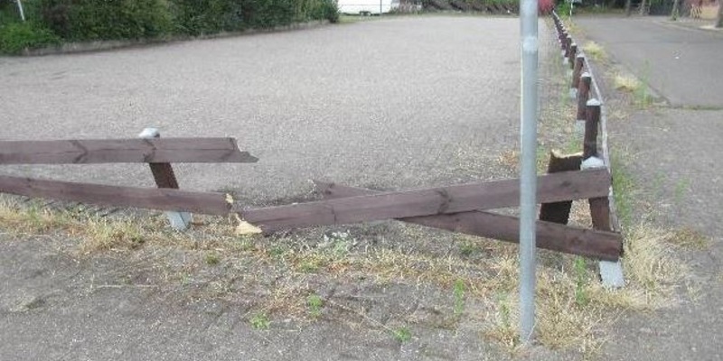 POL-EL: Nordhorn - Fahrzeug durch Zaun gefahren - Zeugen gesucht - Foto: presseportal.de